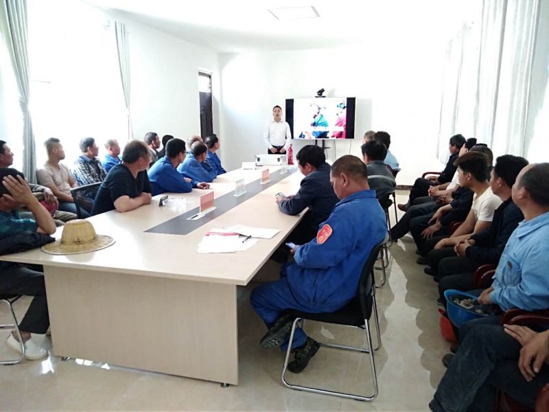 
				   
					黃河同力鹿角嶺礦山舉行滑塌、消防事故應(yīng)急救援演練
				 